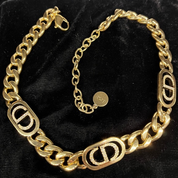 Dior 30 MONTAIGNE NECKLACE
Gold-Finish Metal and White Crystals Brand New - Picture 3 of 9